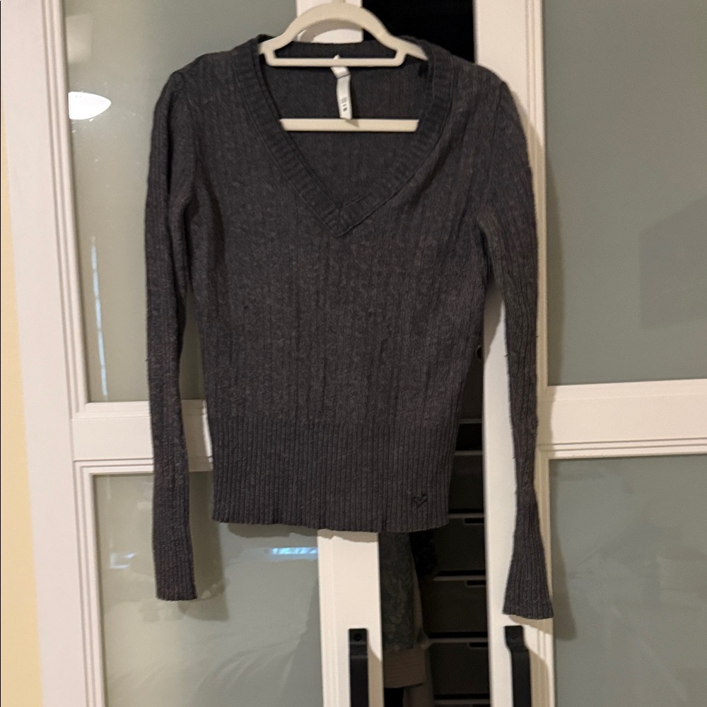 Lilu Women's V-Neck Ribbed Sweater - Charcoal Gray